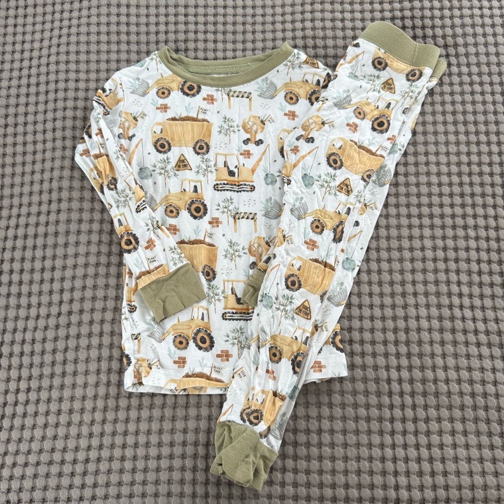 Bamboo construction pajamas 2-3y